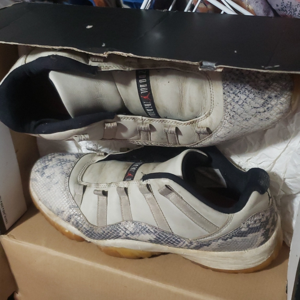 Jordan 11 LightBone SnakeSkin